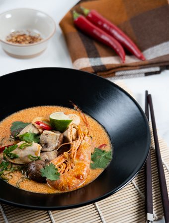 tom yum su vištiena ir krevetėmis